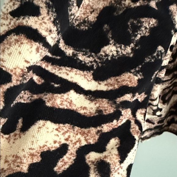 Jason Maxwell Black and Cream Patterned Velvet Tunic - Picture 3 of 5